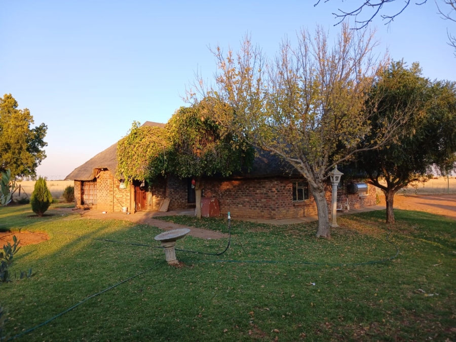  Bedroom Property for Sale in Bloemhof Rural North West